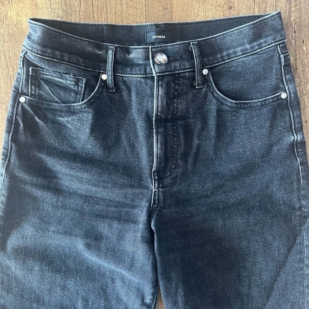 Express Modern Straight High Rise Jeans 4R | Black Wash | Rhinestone Button - Picture 3 of 12